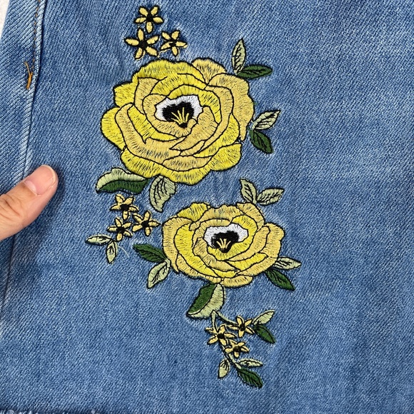 Forever 21 Floral Embroidered Denim Mini Skirt Blue Button Fly Size 30 - Picture 3 of 10